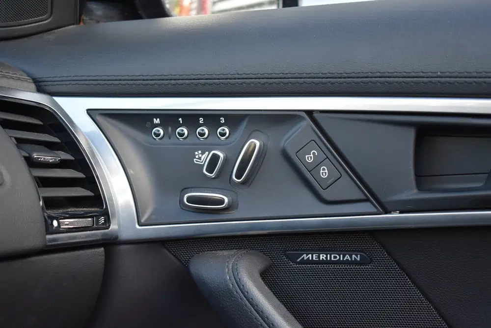 Jaguar F-Type 2.0T R-Dynamic NL Auto uit 2019, foto 9