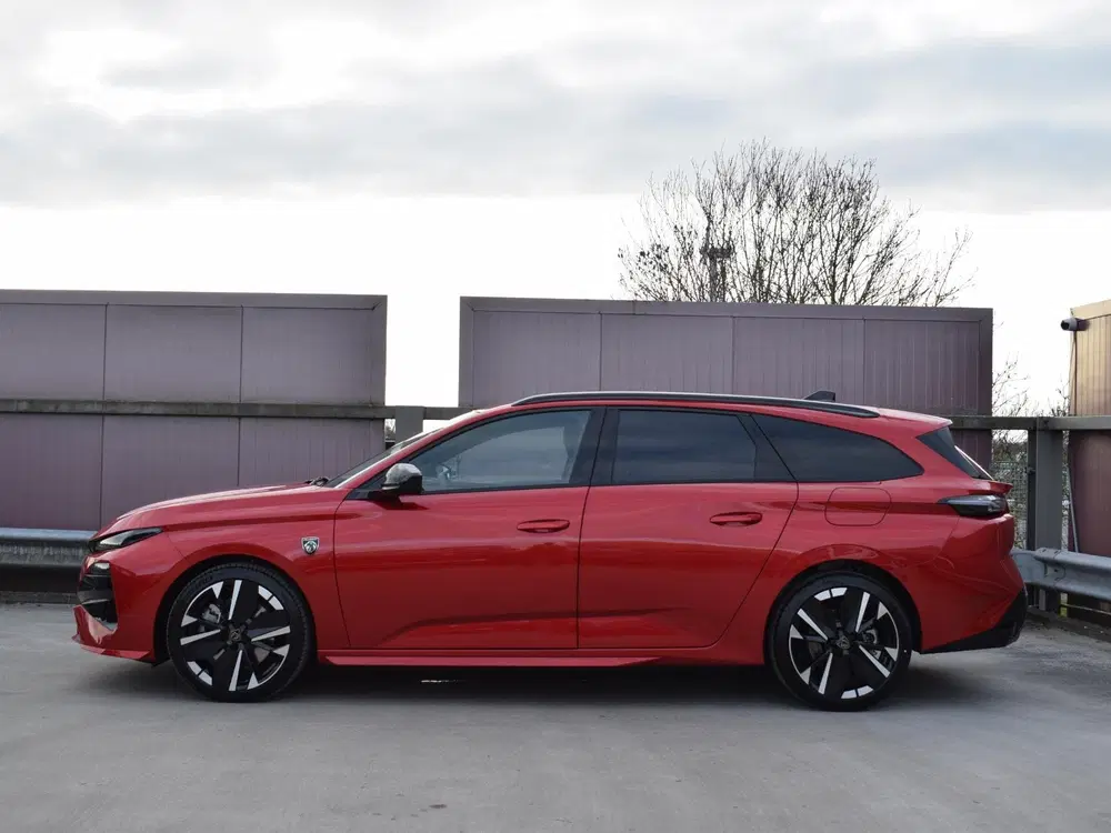 Peugeot 308 1.6 Plug-in Hybrid 195 GT ALCANTARA EXECUT uit 2026, foto 3