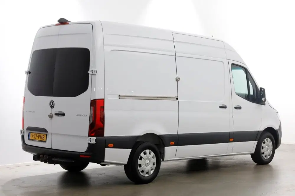 Mercedes-Benz Sprinter 319 CDI 3.0 V6 190pk E6 L2H2 7G Autom uit 2019, foto 2