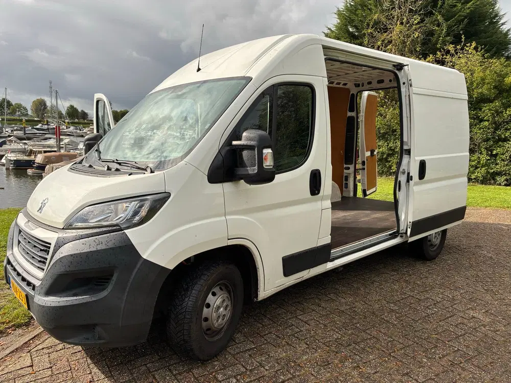 Peugeot Boxer GB L2h2 Bluehdi 120PK S&S 2020 Wit uit 2020, foto 2