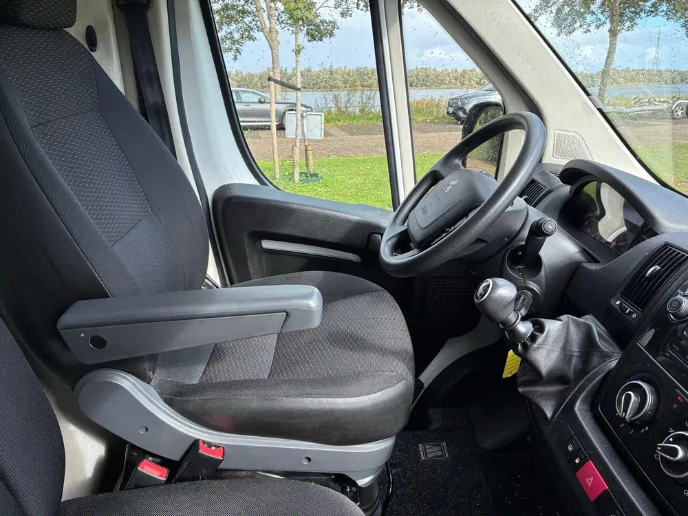 Peugeot Boxer GB L2h2 Bluehdi 120PK S&S 2020 Wit uit 2020, foto 9