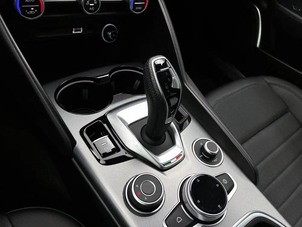 Alfa Romeo Giulia 2.0T Sprint uit 2022, foto 9