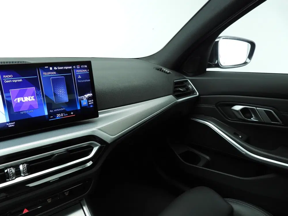 BMW 3-serie Touring 318i uit 2022, foto 14
