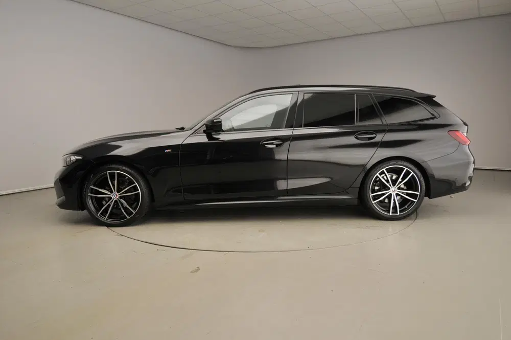 BMW 3-serie Touring 318i uit 2022, foto 2