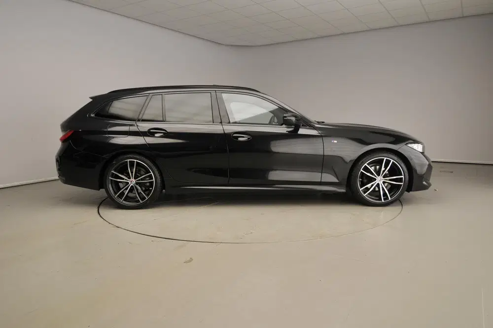 BMW 3-serie Touring 318i uit 2022, foto 4