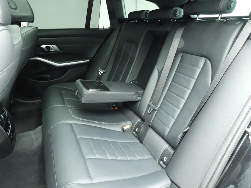 BMW 3-serie Touring 318i uit 2022, foto 8