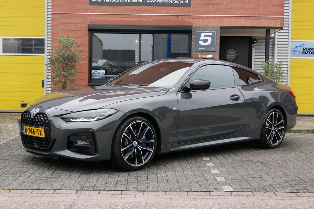 BMW 4-serie 4-serie Coupé 420i High Executive. m sport uit 2022, foto 3