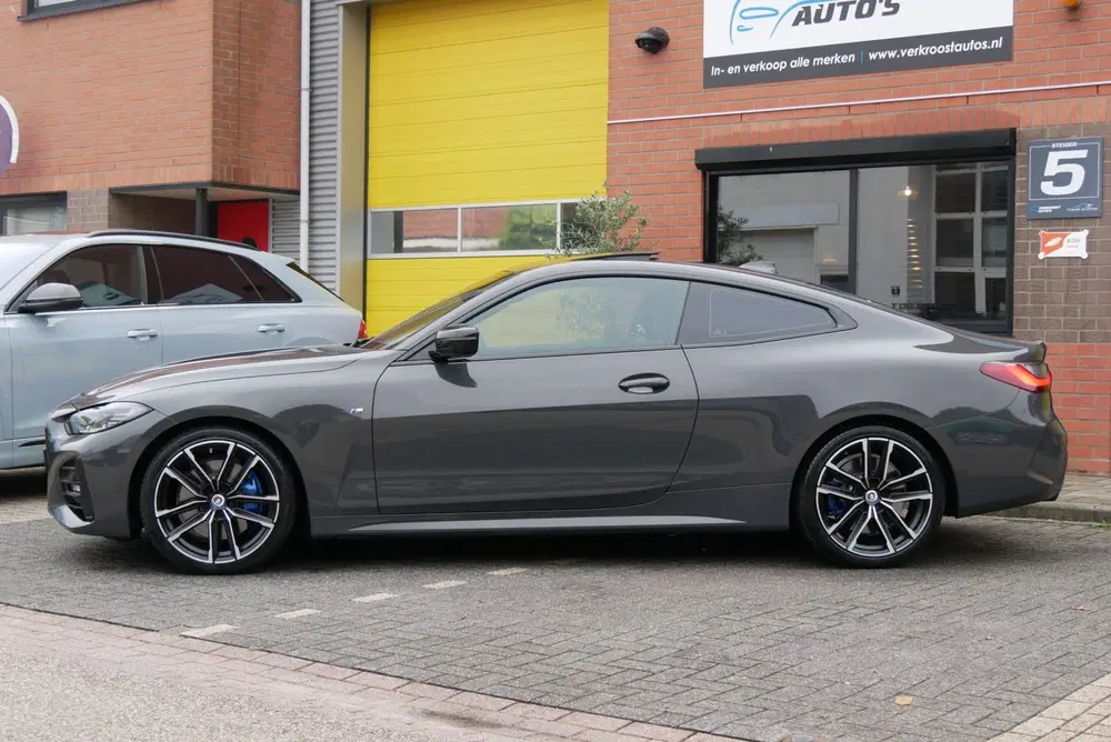 BMW 4-serie 4-serie Coupé 420i High Executive. m sport uit 2022, foto 4