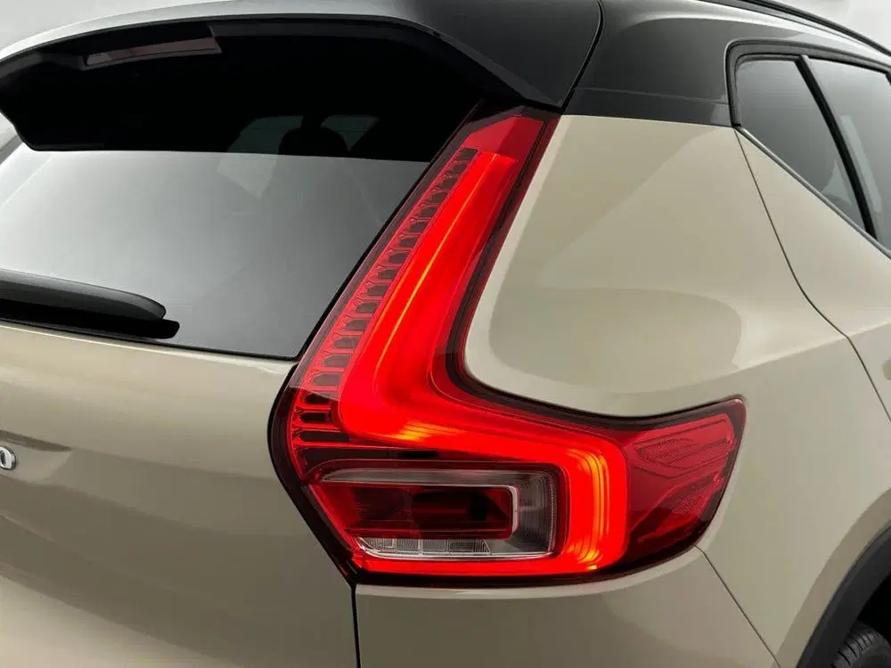 Volvo EX40 Extended Range Plus Europa Dark uit 2026, foto 11