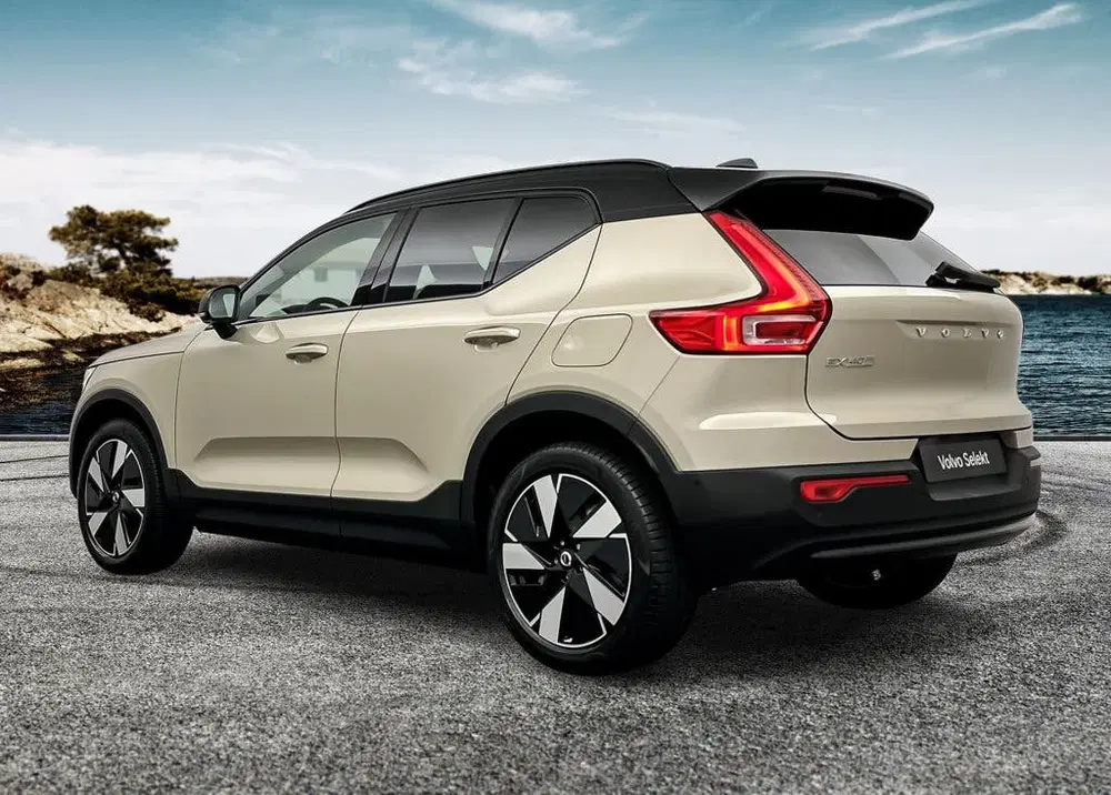 Volvo EX40 Extended Range Plus Europa Dark uit 2026, foto 4