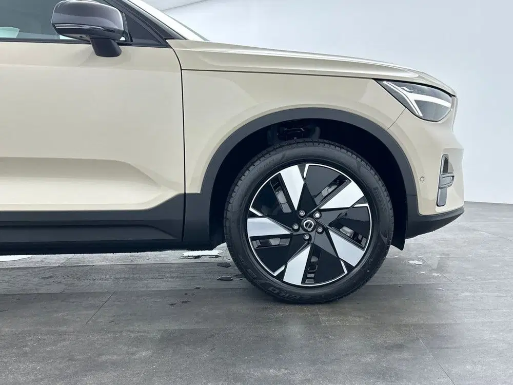 Volvo EX40 Extended Range Plus Europa Dark uit 2026, foto 9