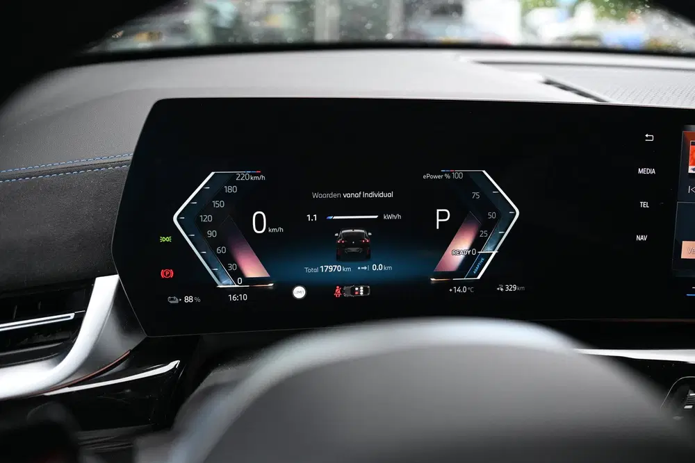 BMW iX2 eDrive20 M Sport uit 2025, foto 13