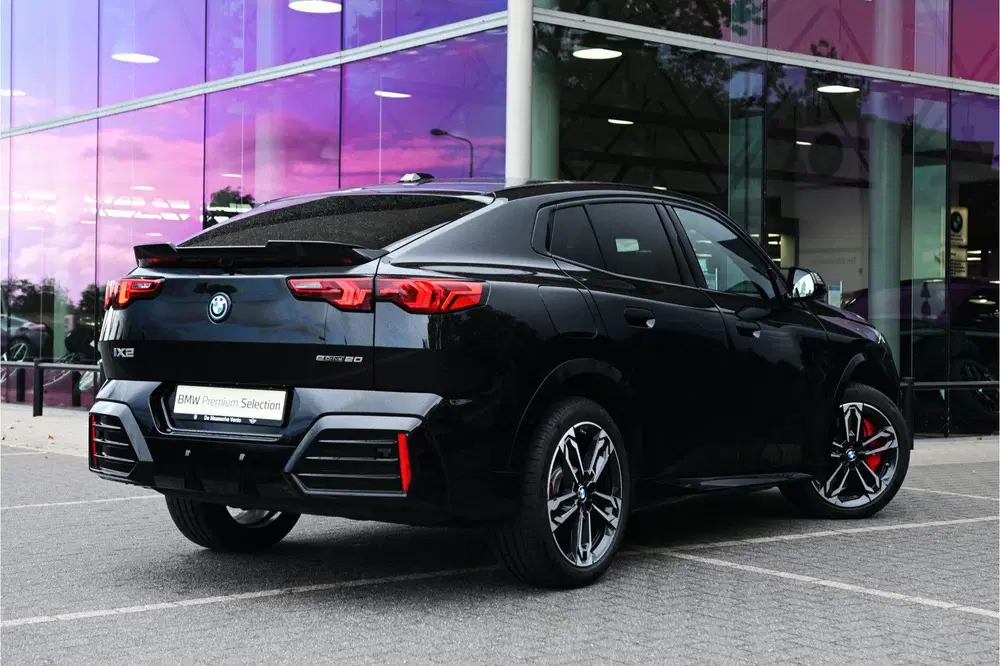 BMW iX2 eDrive20 M Sport uit 2025, foto 2