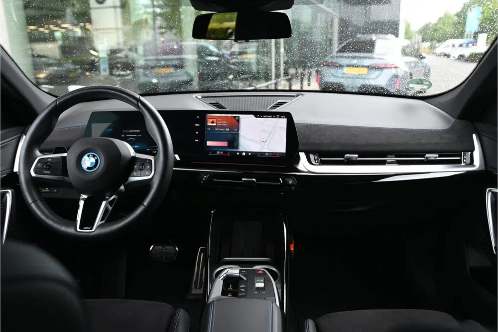 BMW iX2 eDrive20 M Sport uit 2025, foto 4