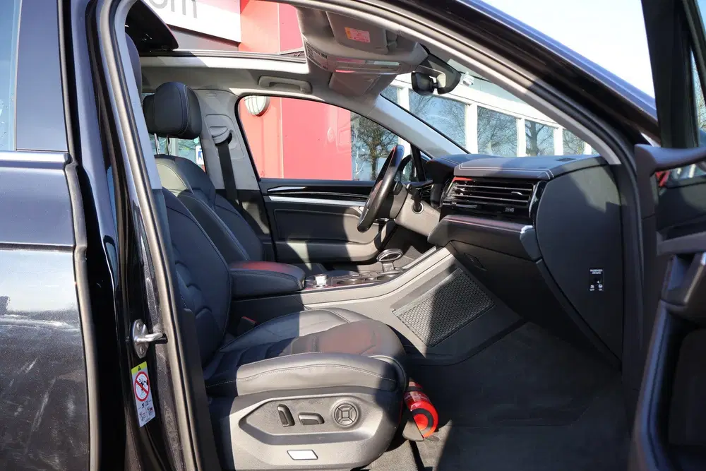 Volkswagen Touareg 3.0 TDI 4MOTION uit 2019, foto 15