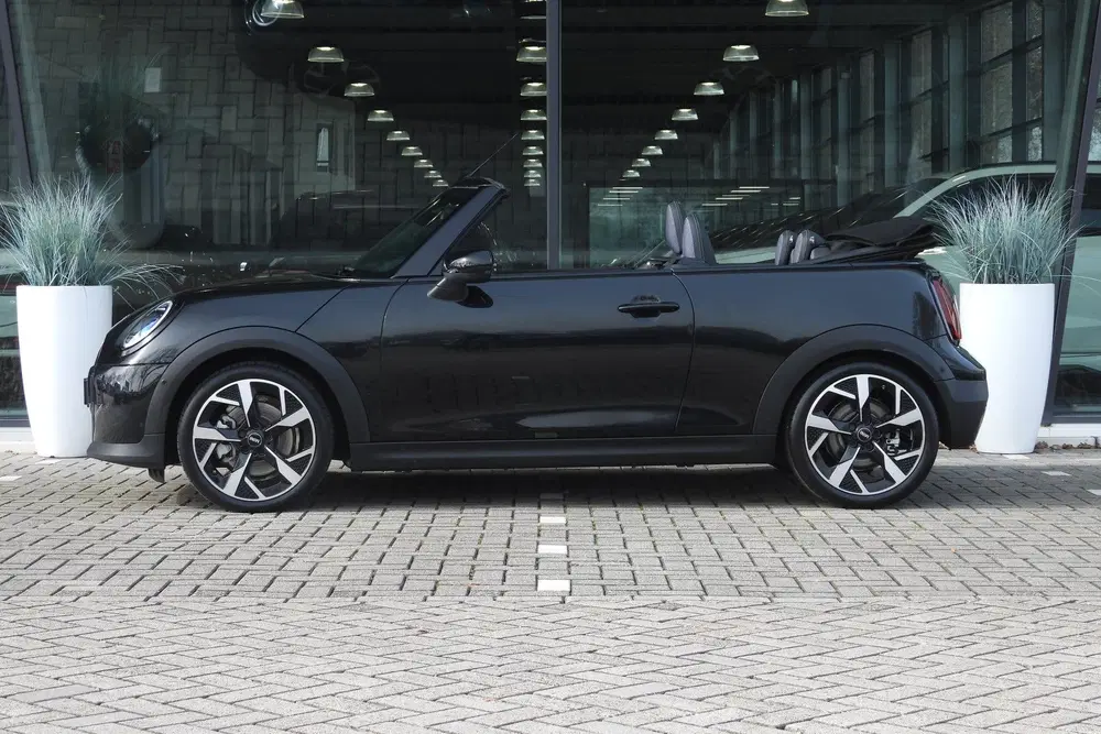 Mini Cabrio Cooper C Automaat uit 2025, foto 6