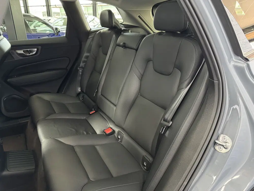 Volvo XC60 2.0 T6 Plug-in hybrid AWD Plus Dark Pano T uit 2022, foto 13