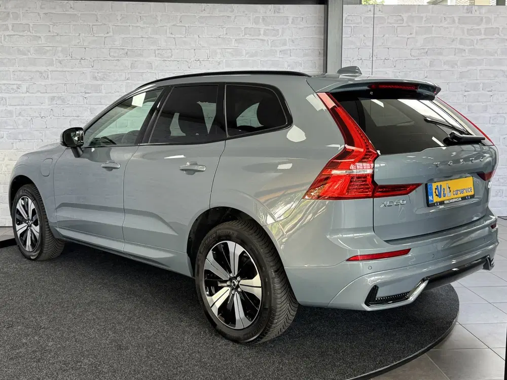 Volvo XC60 2.0 T6 Plug-in hybrid AWD Plus Dark Pano T uit 2022, foto 2