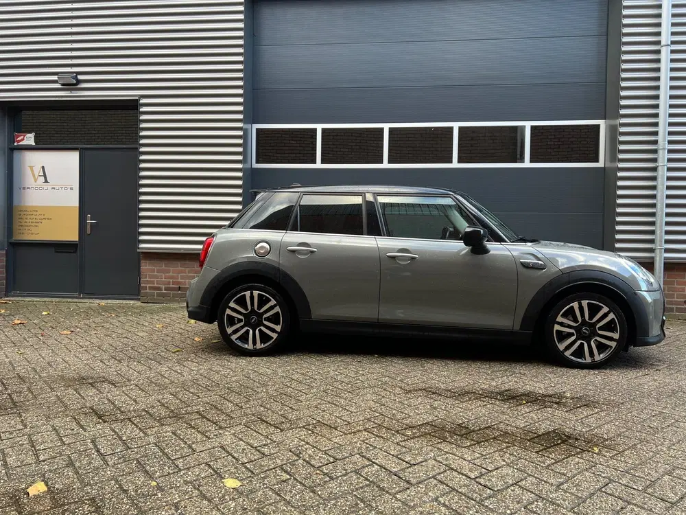 Mini Cooper S 2.0 Cooper S ClassicTrim Edition Automaat uit 2022, foto 2