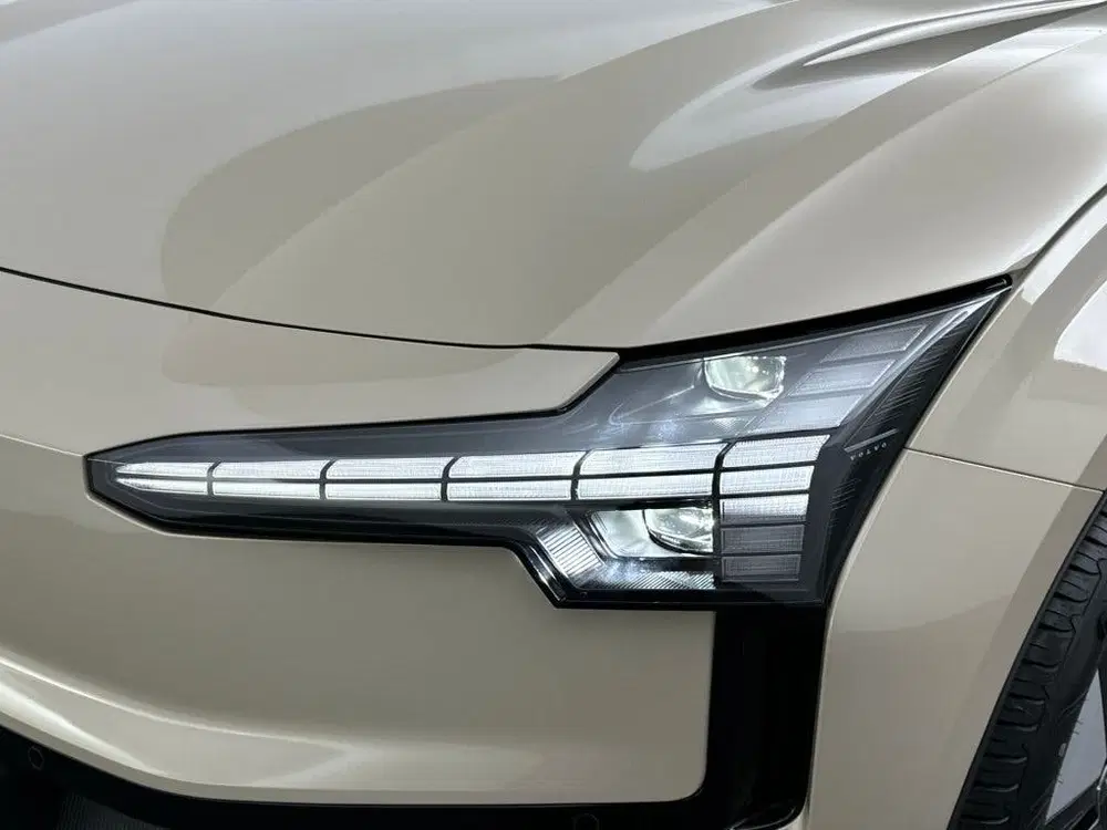 Volvo EX30 P3 Long Range Plus Europa zwart Dak uit 2026, foto 11