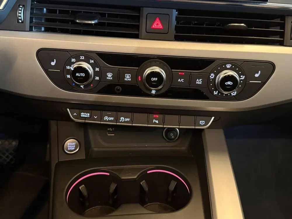 Audi A4 40 TFSI S4 Look Competition uit 2021, foto 11
