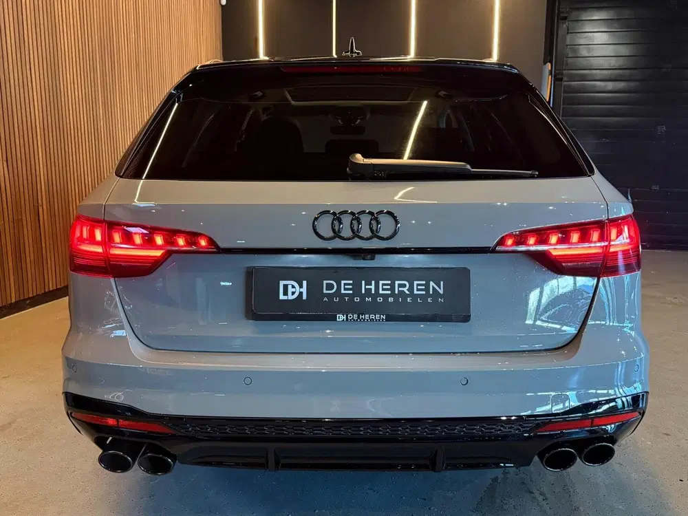Audi A4 40 TFSI S4 Look Competition uit 2021, foto 5