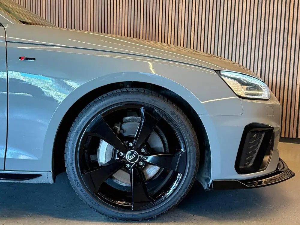 Audi A4 40 TFSI S4 Look Competition uit 2021, foto 8