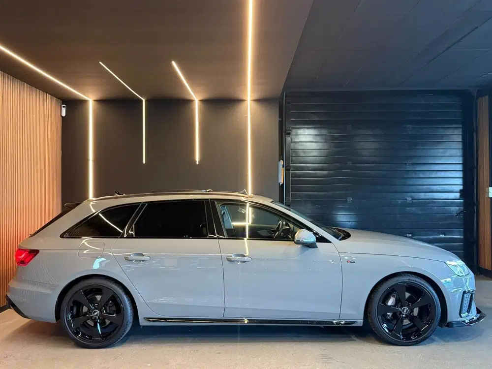 Audi A4 40 TFSI S4 Look Competition uit 2021, foto 9