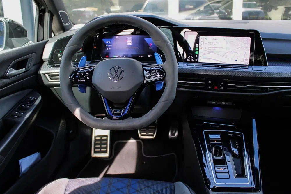 Volkswagen Golf 2.0 TSI R 4Motion PANO H&K MATRIX AKRAPOVI uit 2023, foto 8
