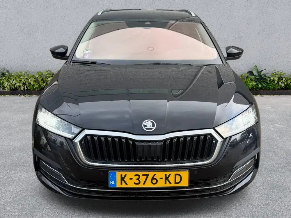 Skoda Octavia 1.0 e-TSI Business Edition Plus navi dyn uit 2021, foto 2