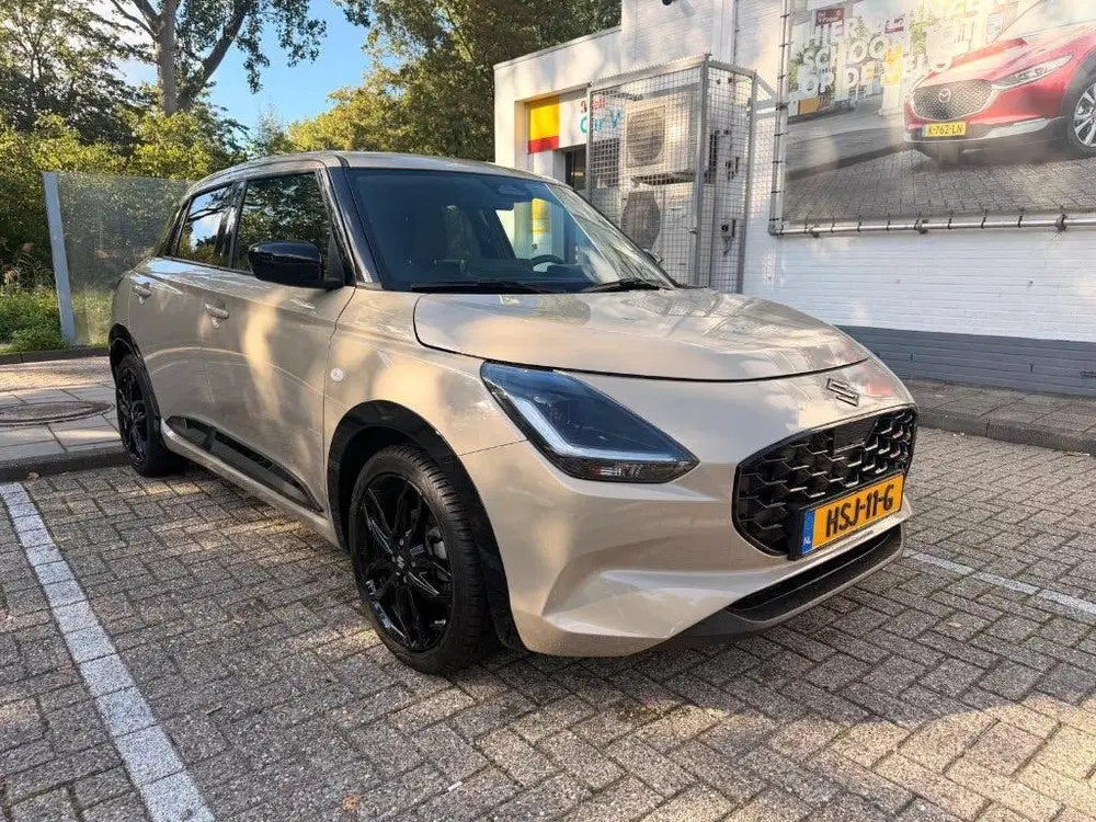 Suzuki Swift 1.2 Smart Hybrid 83pk CVT 2025 (Black Edit uit 2025, foto 4