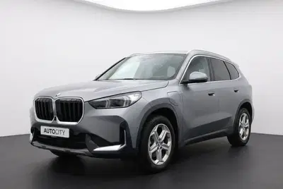 BMW X1 xDrive25e Frozen Grey l Pano l Trekhaak l uit 2024