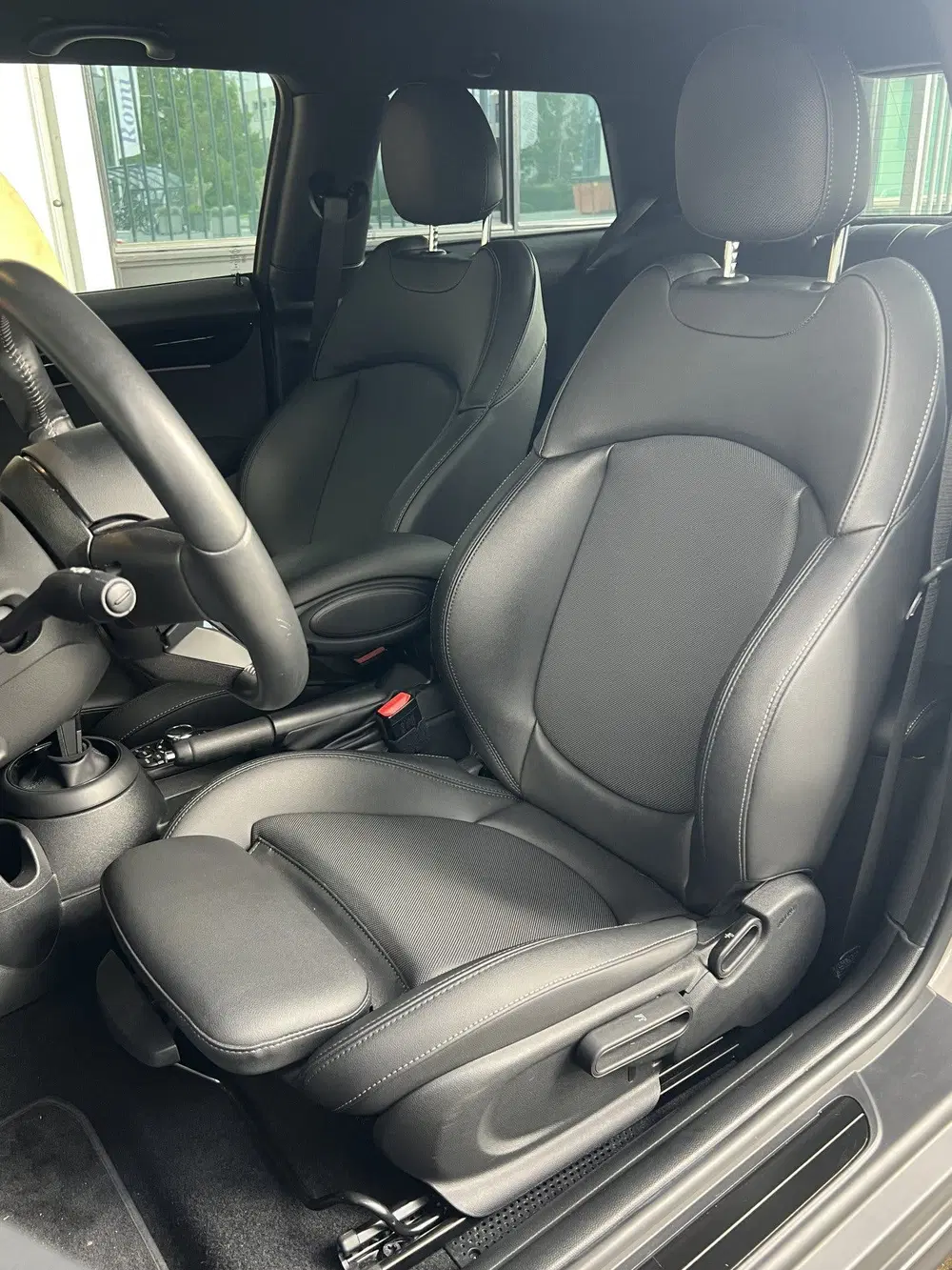 Mini Cooper 1.5 Cooper Camden Go Edition uit 2023, foto 10