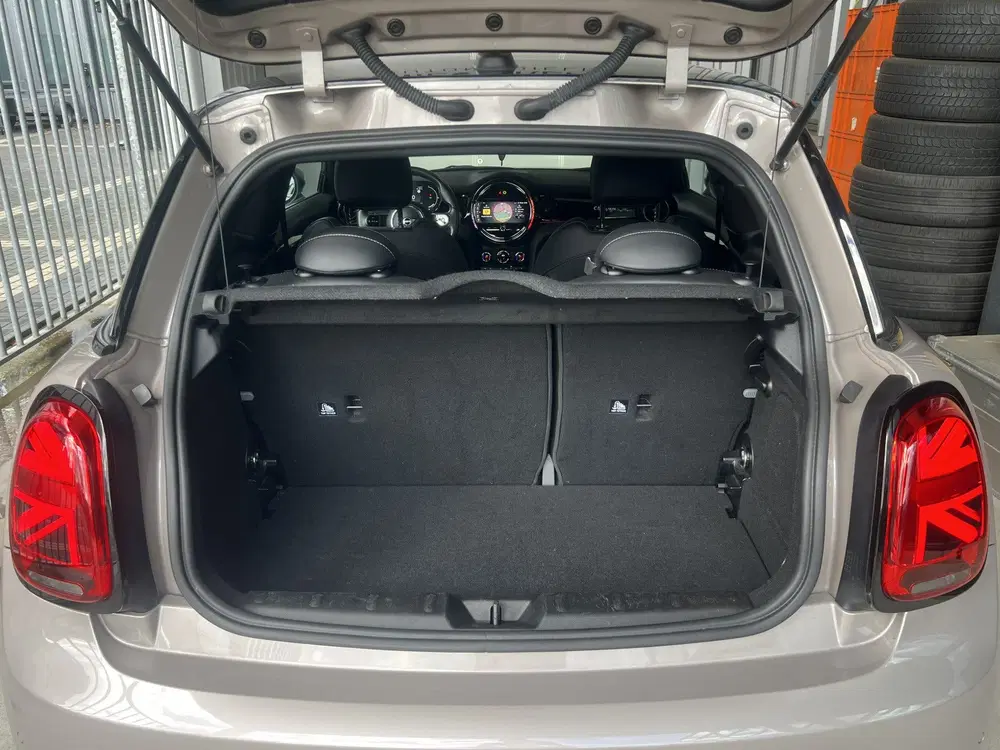 Mini Cooper 1.5 Cooper Camden Go Edition uit 2023, foto 12