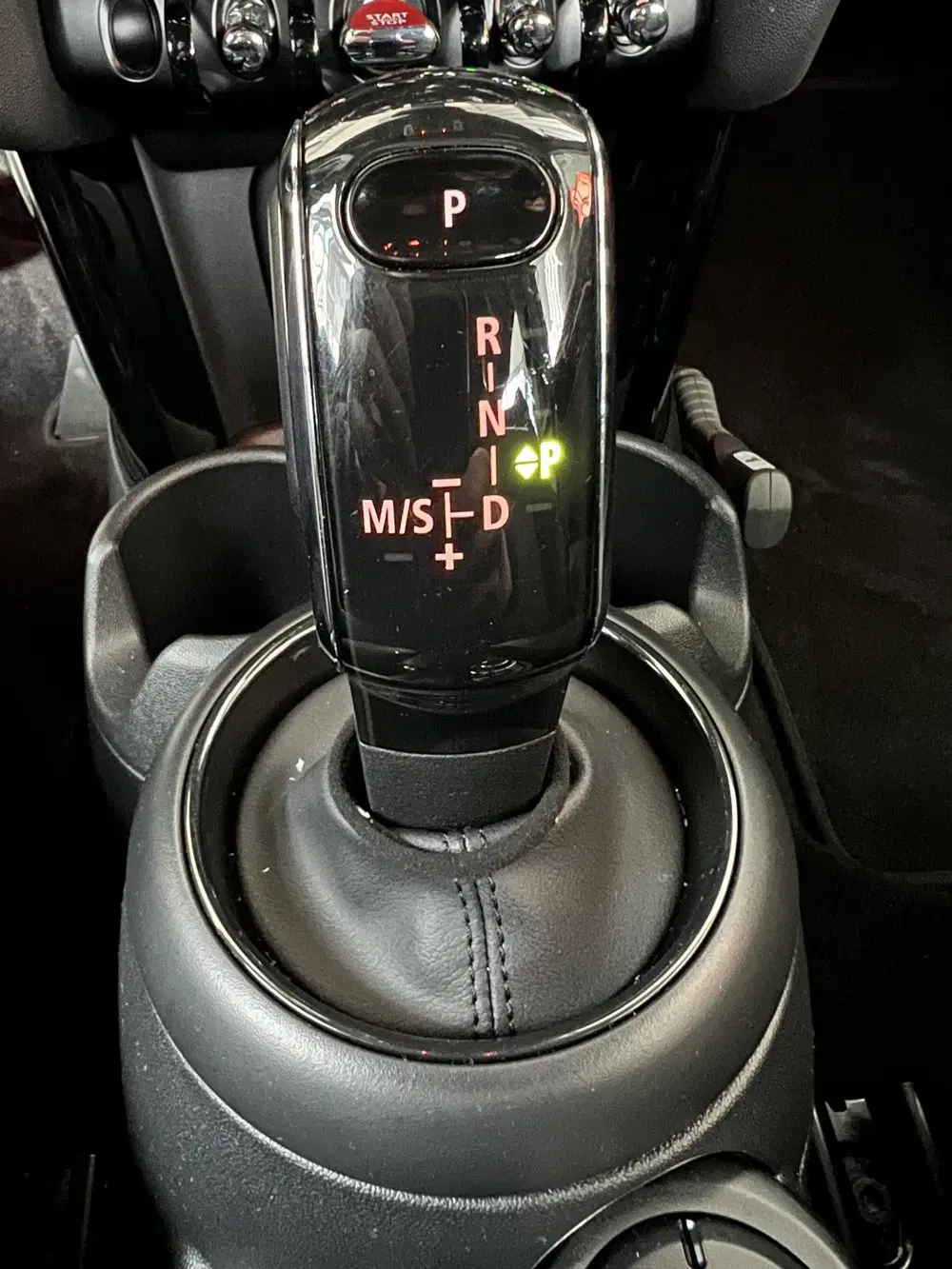 Mini Cooper 1.5 Cooper Camden Go Edition uit 2023, foto 15