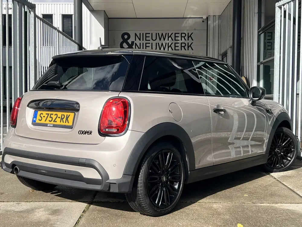 Mini Cooper 1.5 Cooper Camden Go Edition uit 2023, foto 2