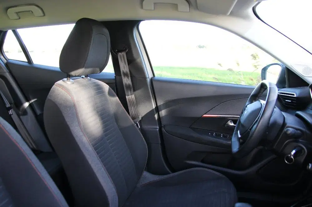 Peugeot 2008 1.2 PureTech 130 PK Allure uit 2020, foto 13