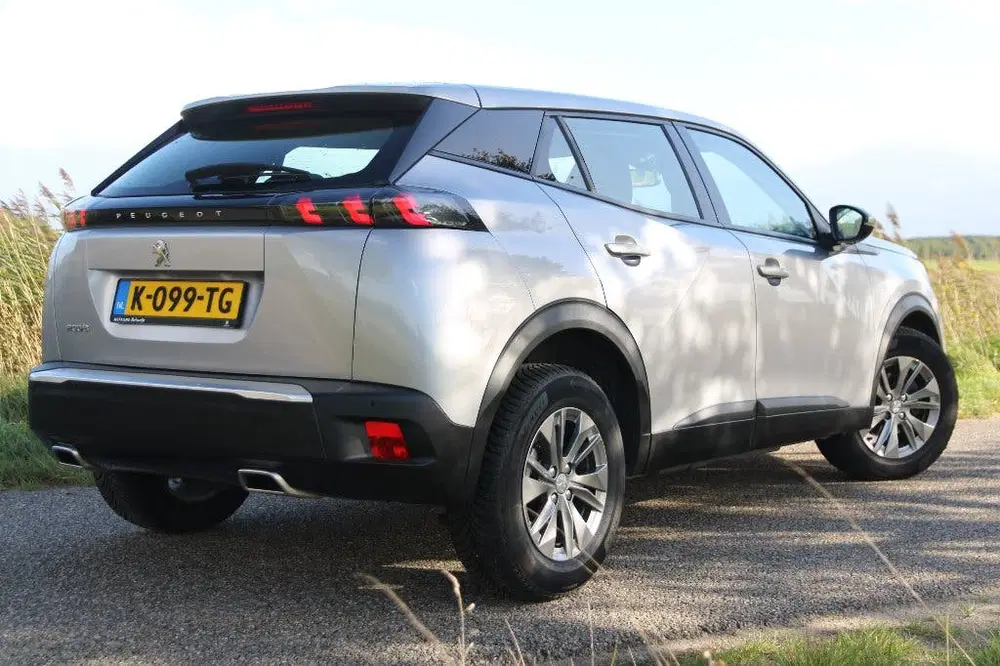 Peugeot 2008 1.2 PureTech 130 PK Allure uit 2020, foto 3
