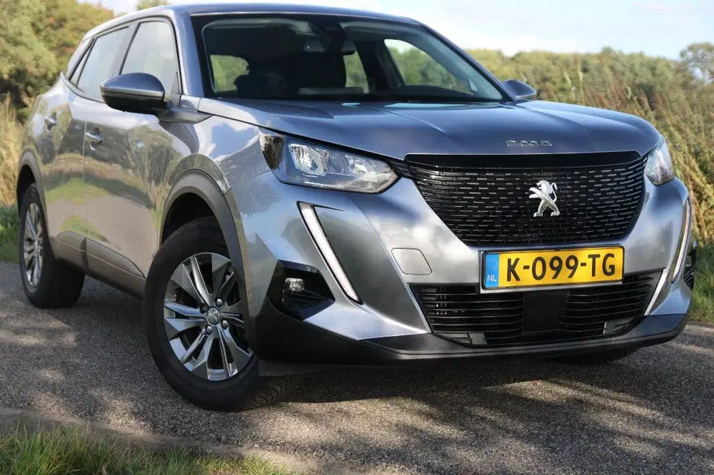 Peugeot 2008 1.2 PureTech 130 PK Allure uit 2020, foto 4