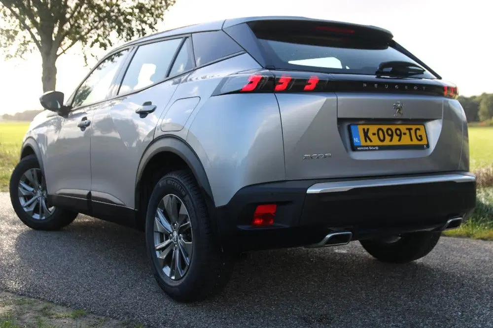 Peugeot 2008 1.2 PureTech 130 PK Allure uit 2020, foto 5