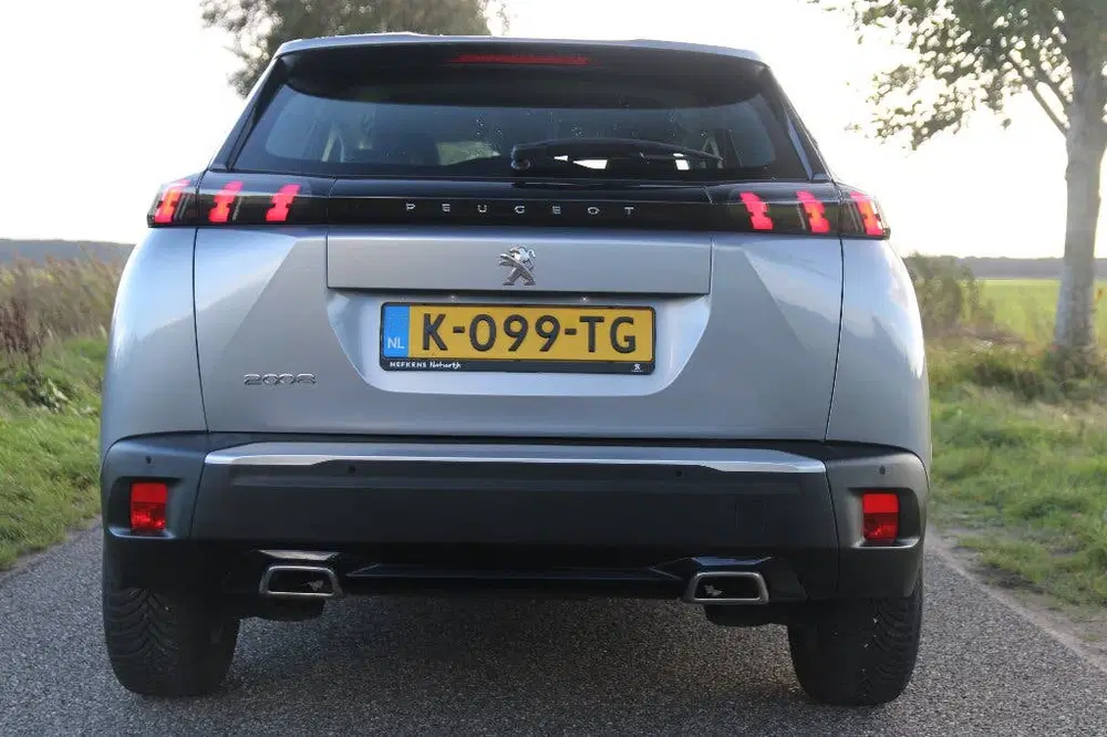 Peugeot 2008 1.2 PureTech 130 PK Allure uit 2020, foto 9