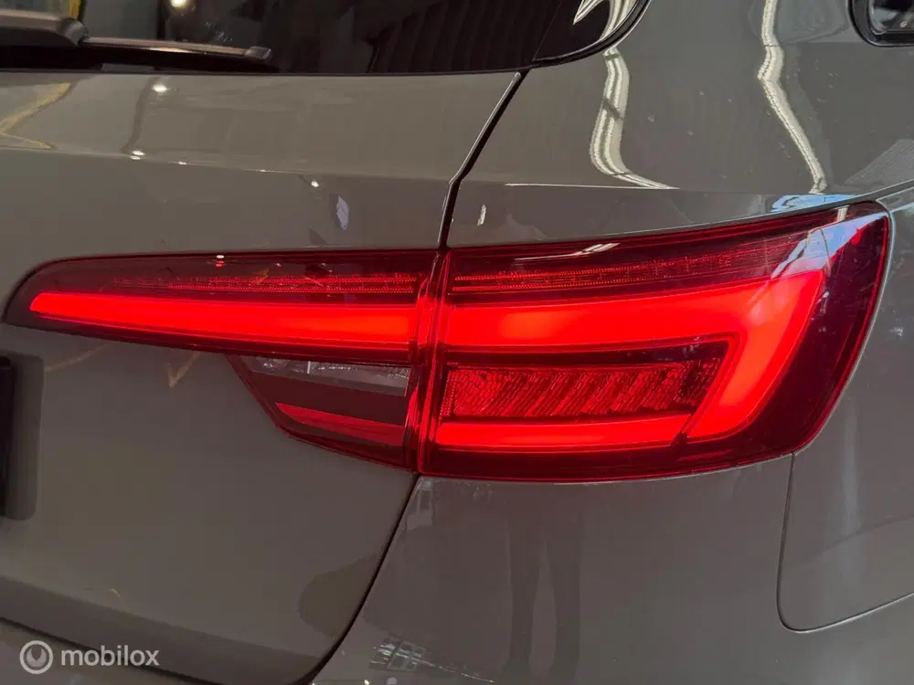 Audi A4 40 TFSI Sport 3x S line edition Panorama uit 2019, foto 15