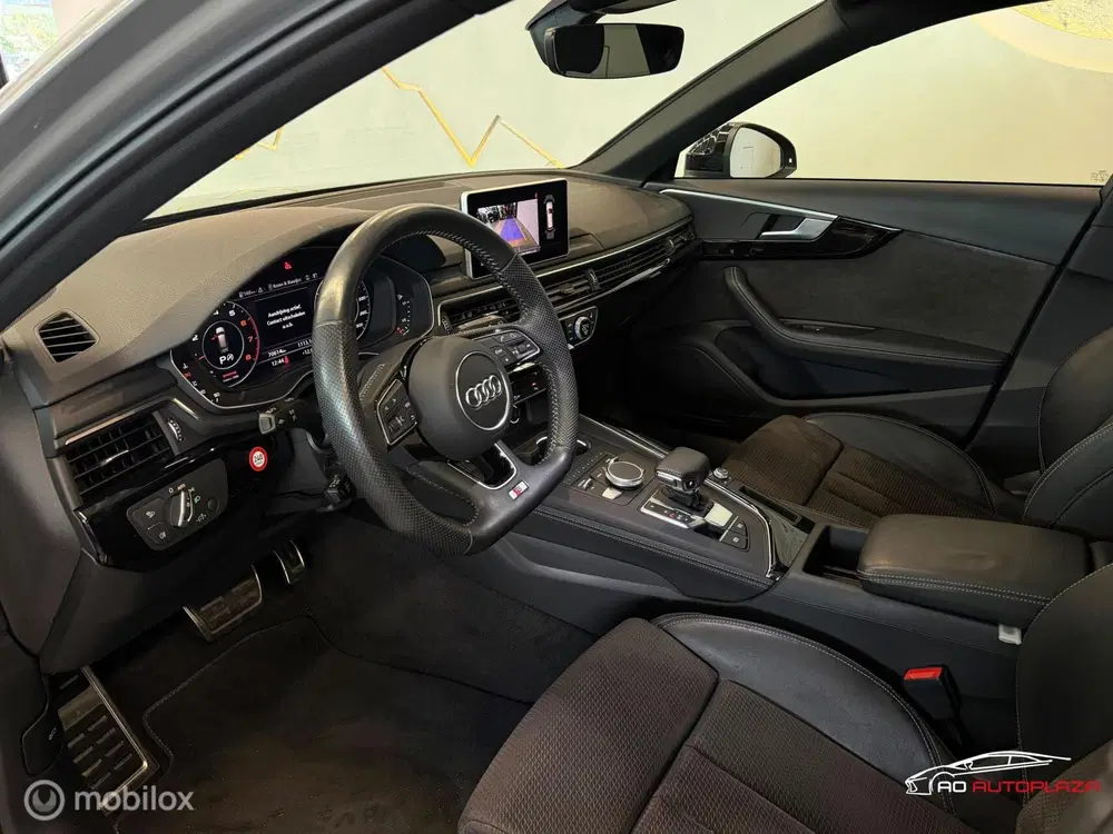 Audi A4 40 TFSI Sport 3x S line edition Panorama uit 2019, foto 3