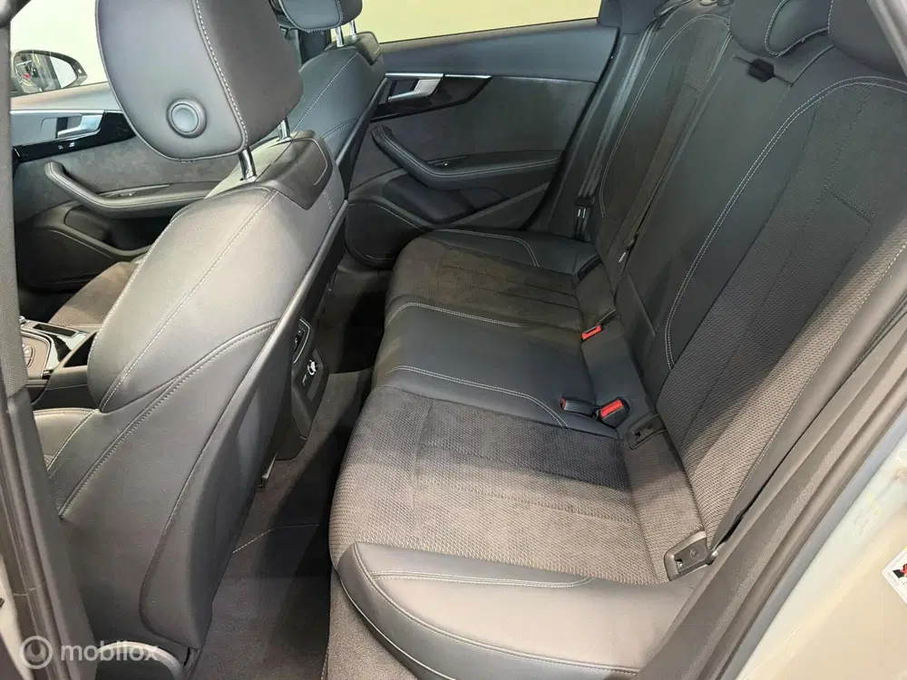 Audi A4 40 TFSI Sport 3x S line edition Panorama uit 2019, foto 4