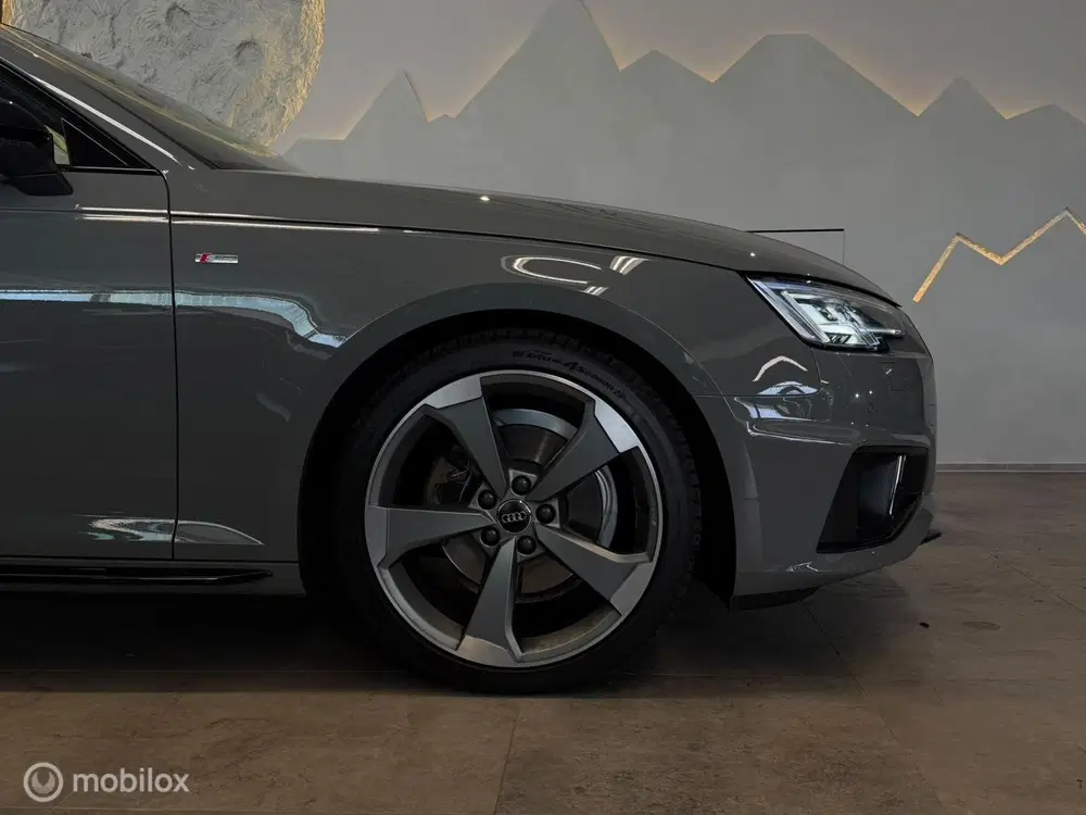 Audi A4 40 TFSI Sport 3x S line edition Panorama uit 2019, foto 6