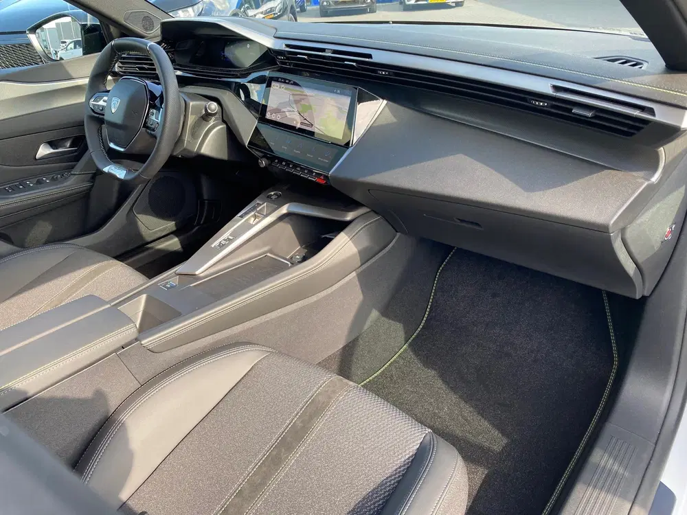 Peugeot 308 1.6 Plug-in Hybrid 180GT 18INCH 360 VISION uit 2025, foto 10