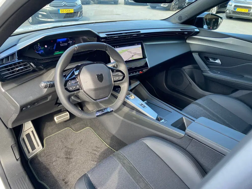 Peugeot 308 1.6 Plug-in Hybrid 180GT 18INCH 360 VISION uit 2025, foto 3