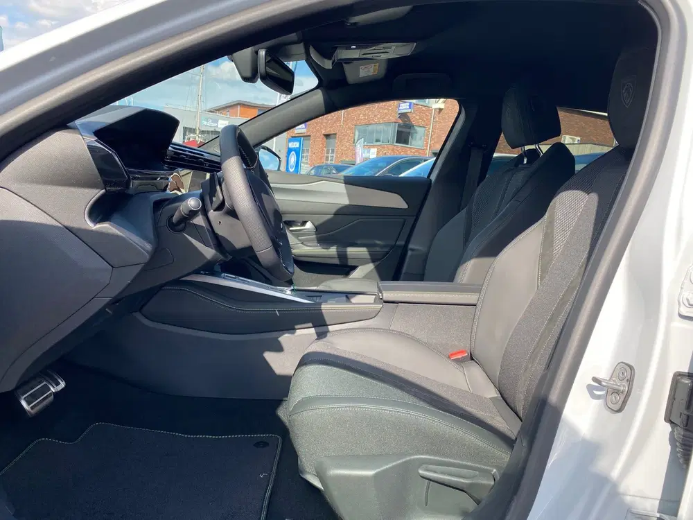 Peugeot 308 1.6 Plug-in Hybrid 180GT 18INCH 360 VISION uit 2025, foto 4