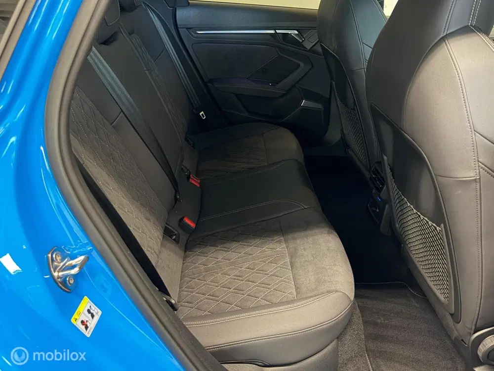 Audi A3 35 TFSI 3x S-line Panorama uit 2023, foto 4