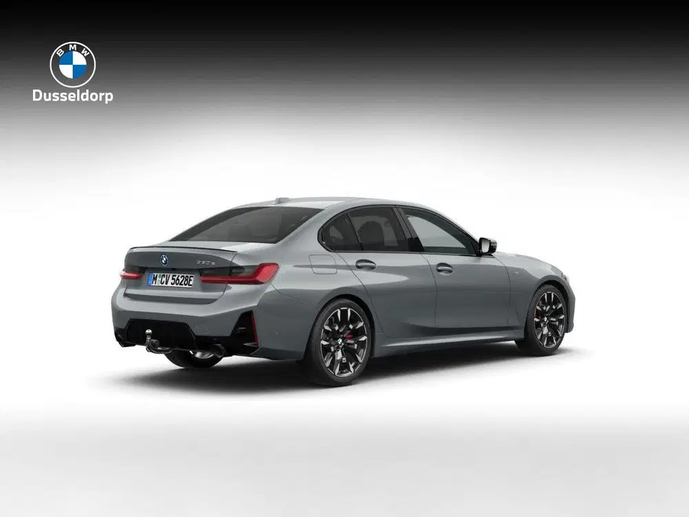 BMW 3-serie Sedan 330e M Sport Pro uit 2026, foto 2